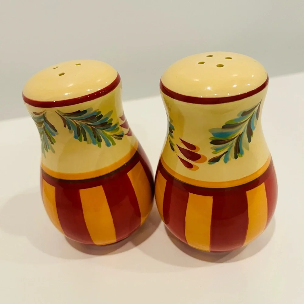 Southern Living At Home Siena salt and pepper shakers